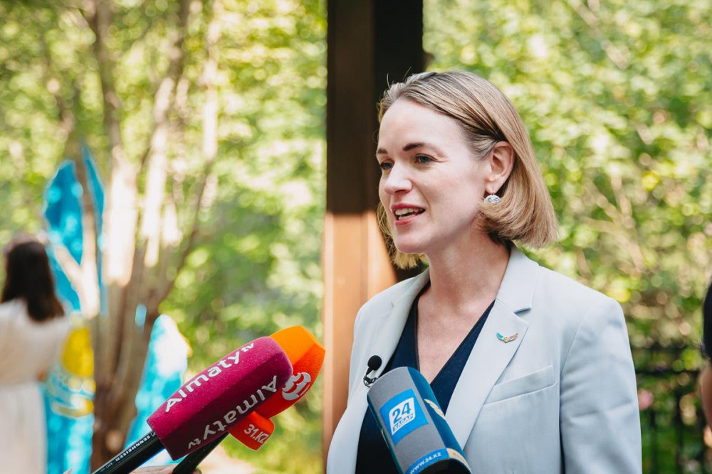 Эмо қызбен онлайн порно